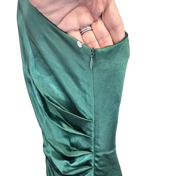 New Elliatt Cassini Emerald Green Satin One Shoulder Side Ruched Dress Women's L - Picture 11 of 14